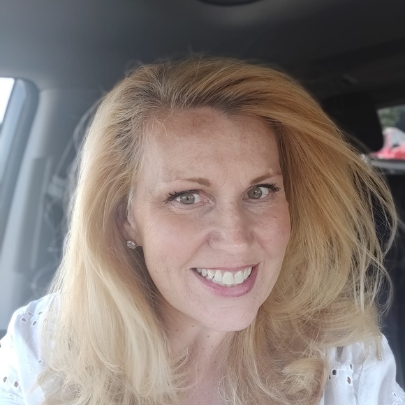 Meet your Posher, Andrea - Picture 1 of 1